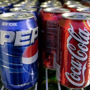 Cans of Pepsi and Coke on display
© Mark Lennihan/AP