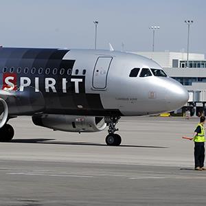 File photo of at Spirit Airlines Airbus A319 aircraft arriving at Denver International Airport on May 3, 2012 (© Andy Cross/The Denver Post via Getty Images)