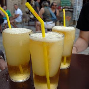 © age fotostock / Alamy
Shandy cocktails