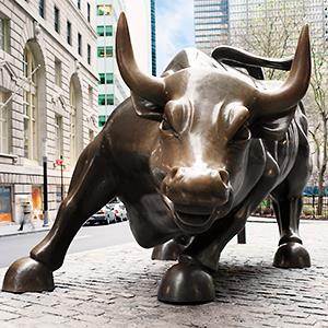 Caption: New York, Wall Street, bronze statue of charging bull
Credit: © xPACIFICA/Getty Images