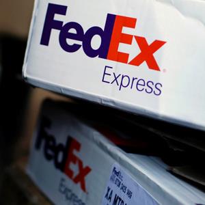 FedEx boxes on a delivery truck in New York City (© Mike Segar/Newscom/Reuters)